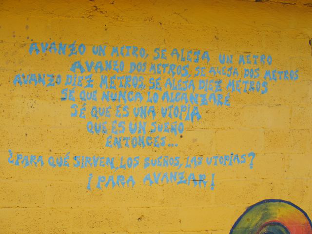 "Avanzo" poem written on a wall in Oventic, 2013. Photograph by Diana Taylor